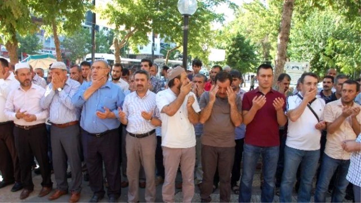 Şehitler İçin Gıyabi Cenaze Namazı Kılındı