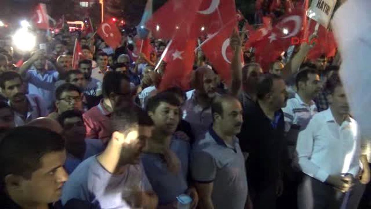 Siirt\'te Darbe Girişimi Protesto Edildi
