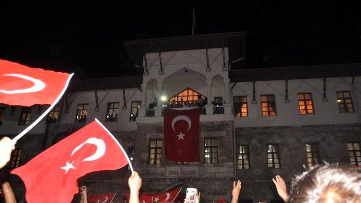 Sivas\'ta Binler Sokaklara Akın Etti
