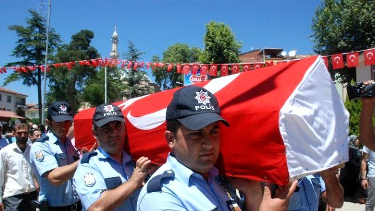 Tankın Altında Kalarak Şehit Olan Genç Son Yolculuğuna Uğurlandı