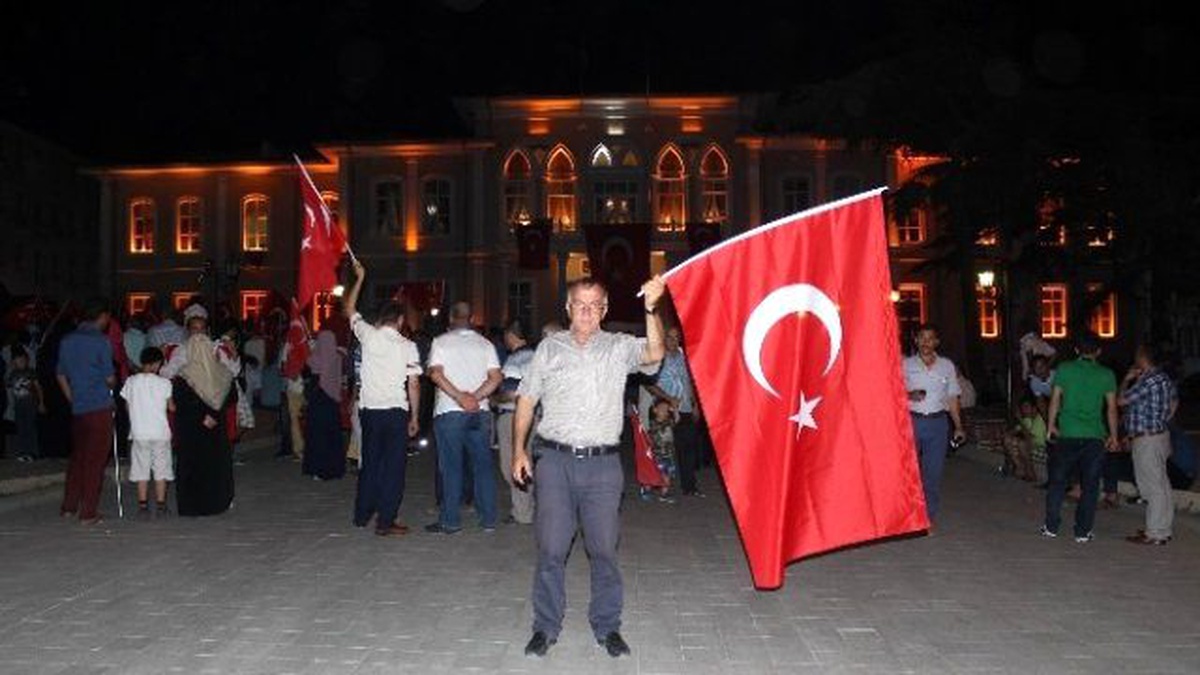Tekirdağ\'da Demokrasi Nöbeti Sürüyor