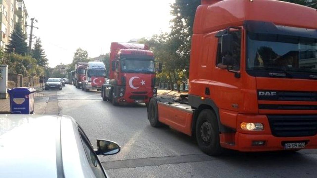 Tır ve Minibüsçülerden Konvoylu Protesto