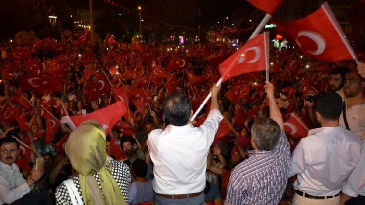 Uşak\'ta Milli İrade Mitingi