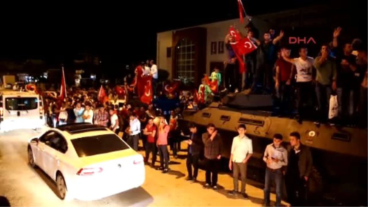 Van-Erciş\'te Binlerce Kişi Protestolarını Sürdürüyor