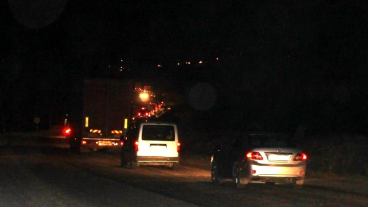 Yakıtı Biten Tır Yüzünden İran Yolu 1 Saat Trafiğe Kapandı