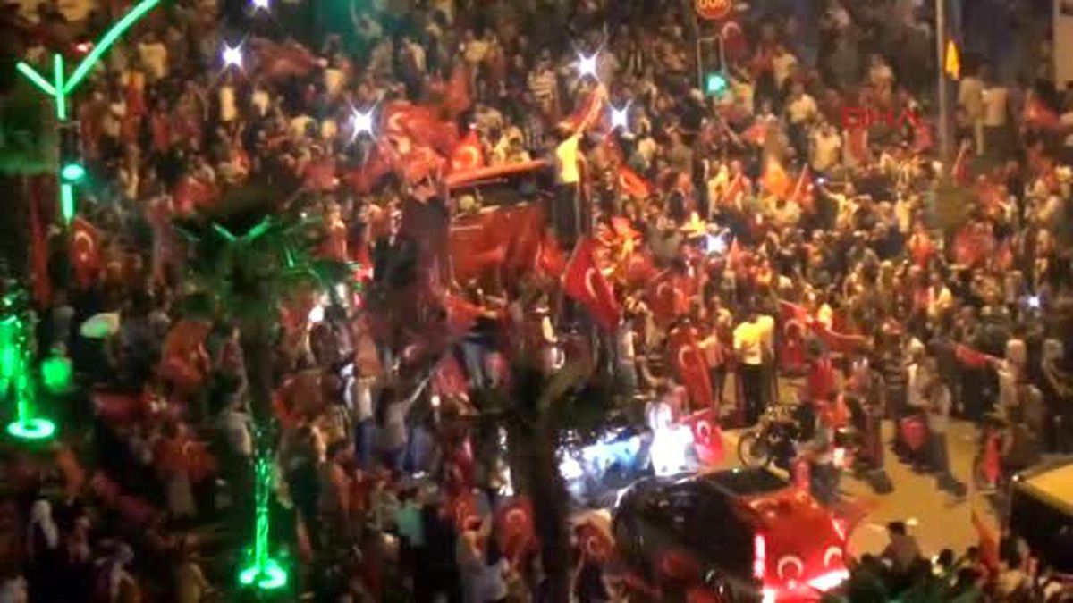 Yenidenbursa\'da 40 Bin Kişi Darbeyi Protesto Etti