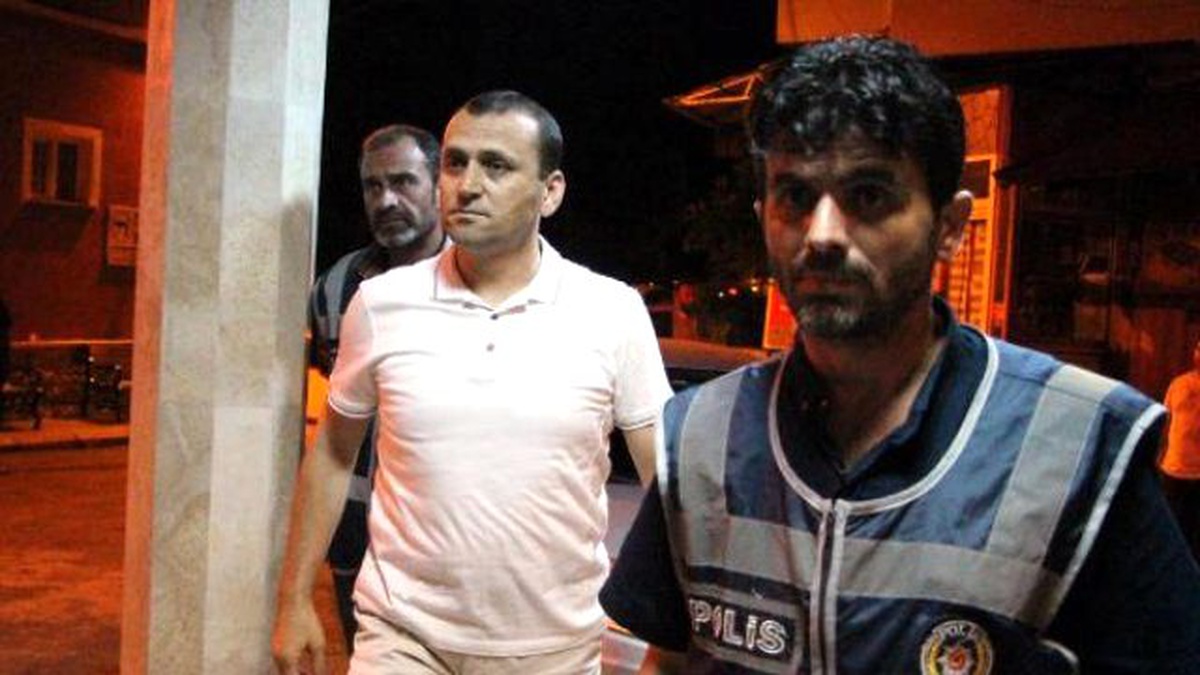 Gözaltına Alınan Hakim Cemaat Sloganıyla Tepki Gösterdi