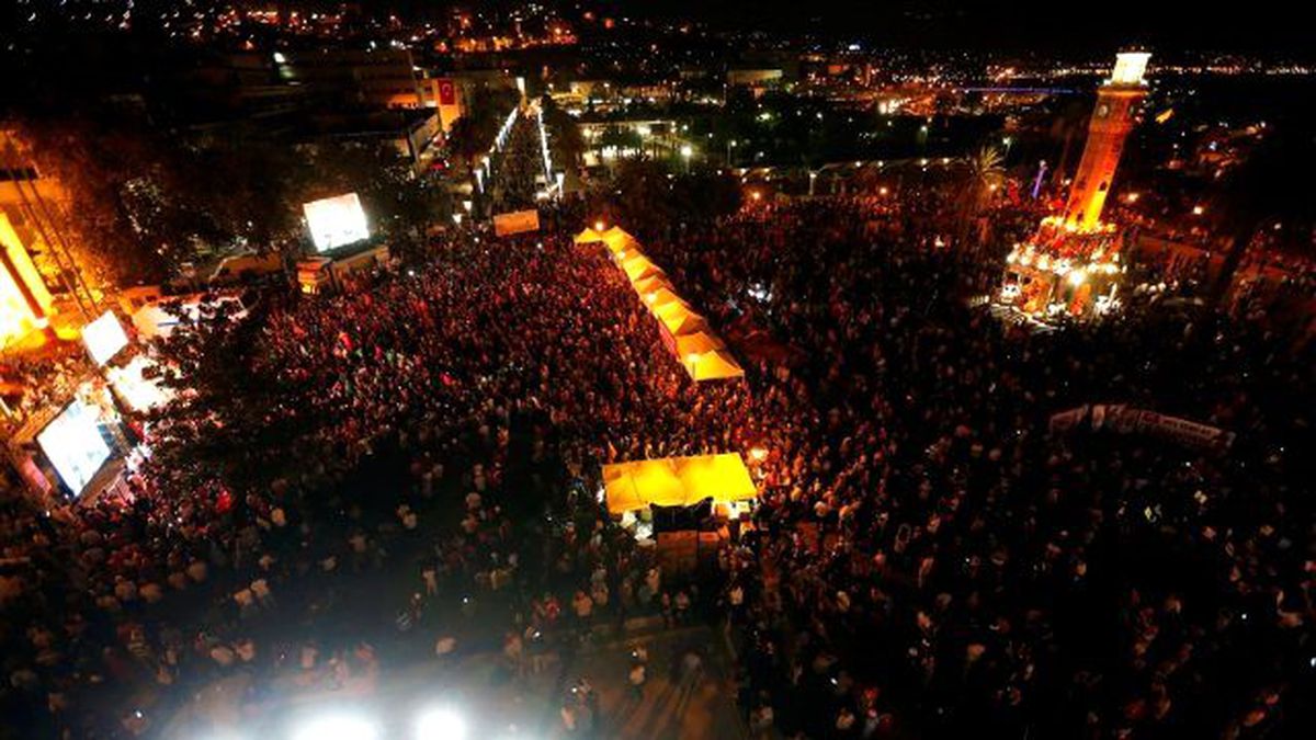500 Harbiye Öğrencisini Polis Son Anda Bastırdı