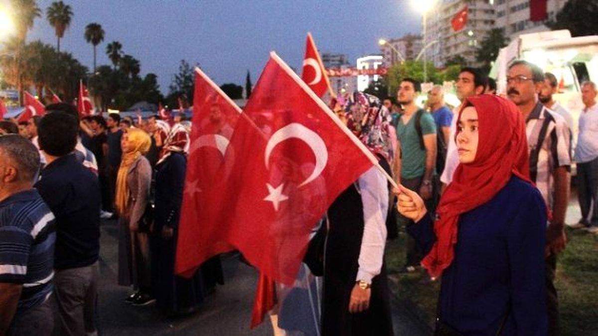 Adana\'da Milli İradeye Saygı Mitingi