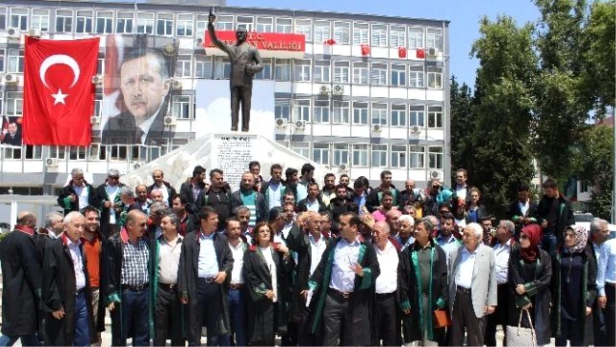 Adıyaman'da Avukatlar Darbeye Karşı Yürüdü