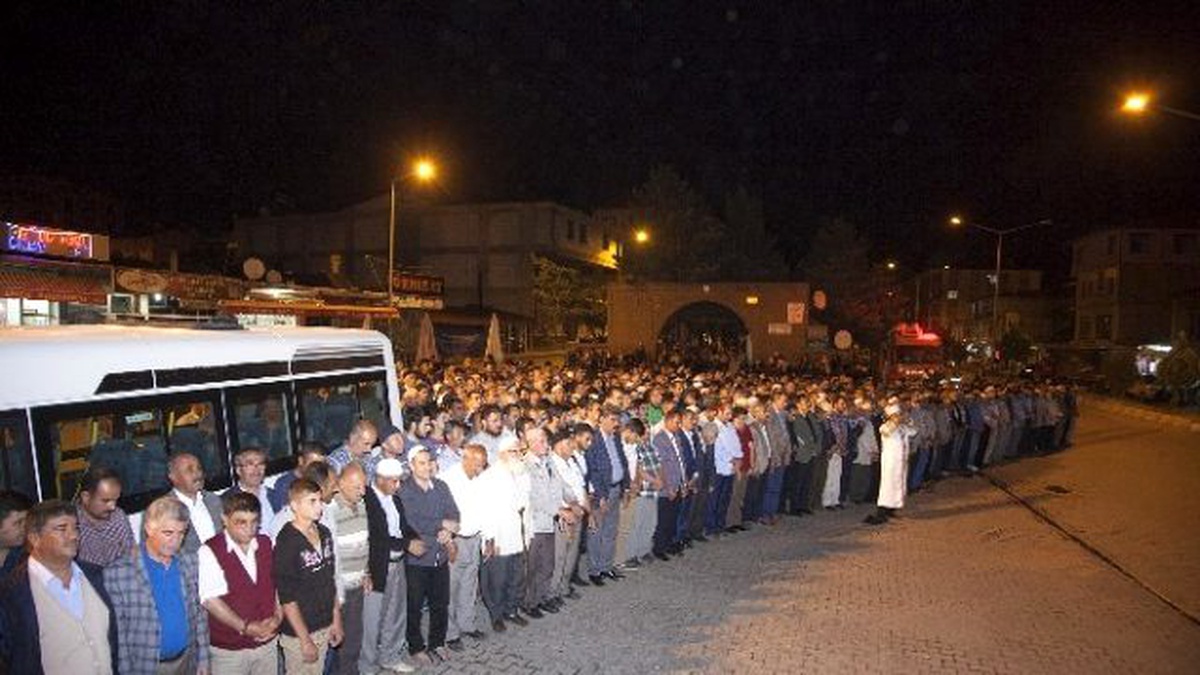 Ahlat\'ta Şehitler İçin Gıyabi Cenaze Namazı Kılındı