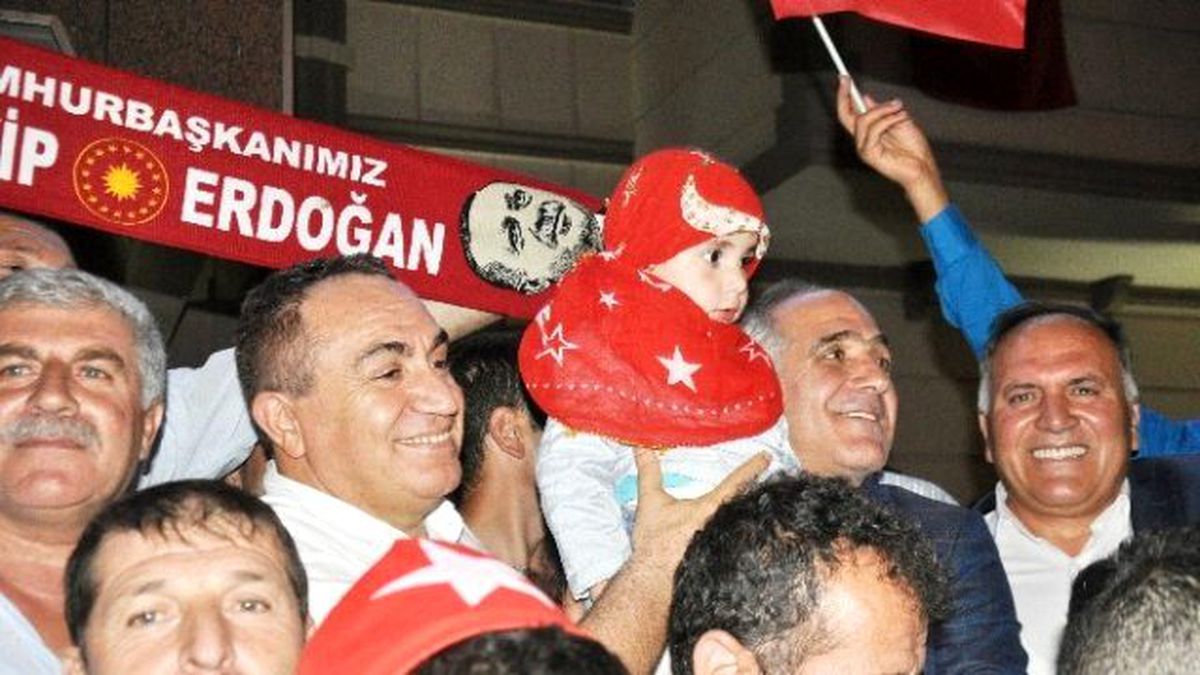 Ak Partili Şimşek, "Muş\'ta Demokrasi Nöbeti Devam Edecek"