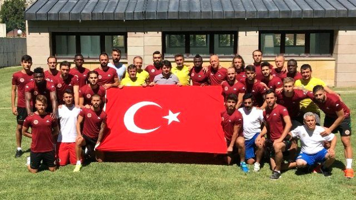 Alanyaspor\'dan Türk Bayrağı ile Birlik Mesajı