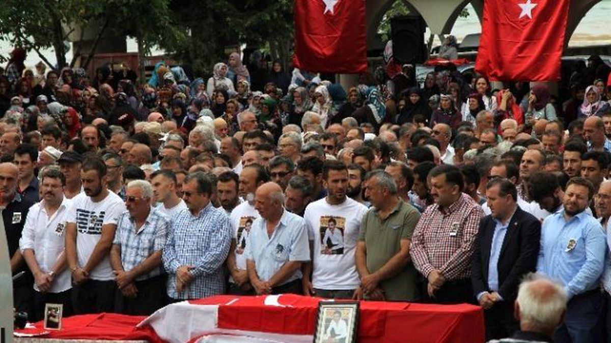 Ankara\'da Darbe Girişimini Protesto Ederken Helikopterden Açılan Ateş Sonucu Şehit Olan Rizeli...