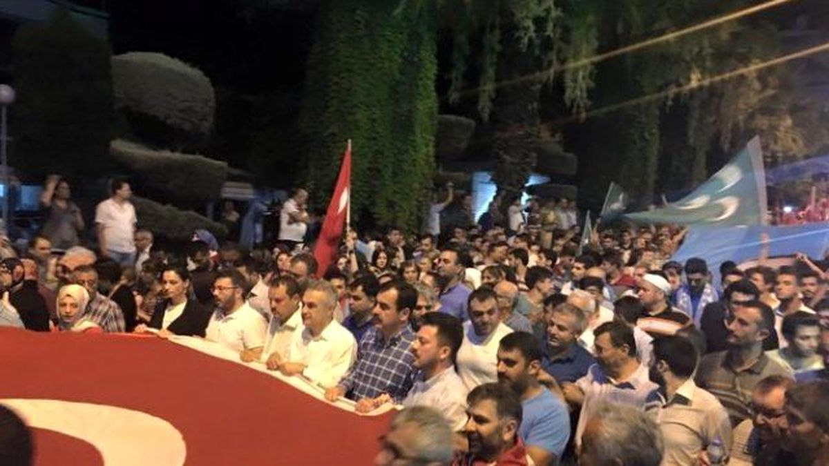 Aydın\'da \'Demokrasi Nöbeti\' Devam Ediyor