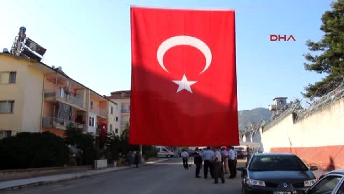 Burdur Şehit Polisin Cenazesi Burdur'a Getirildi