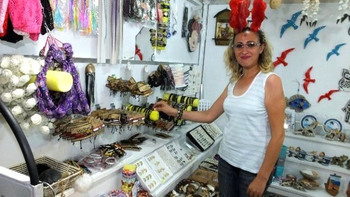 Burhaniye\'de Hanımlar Hem Üretiyor, Hem Satıyor