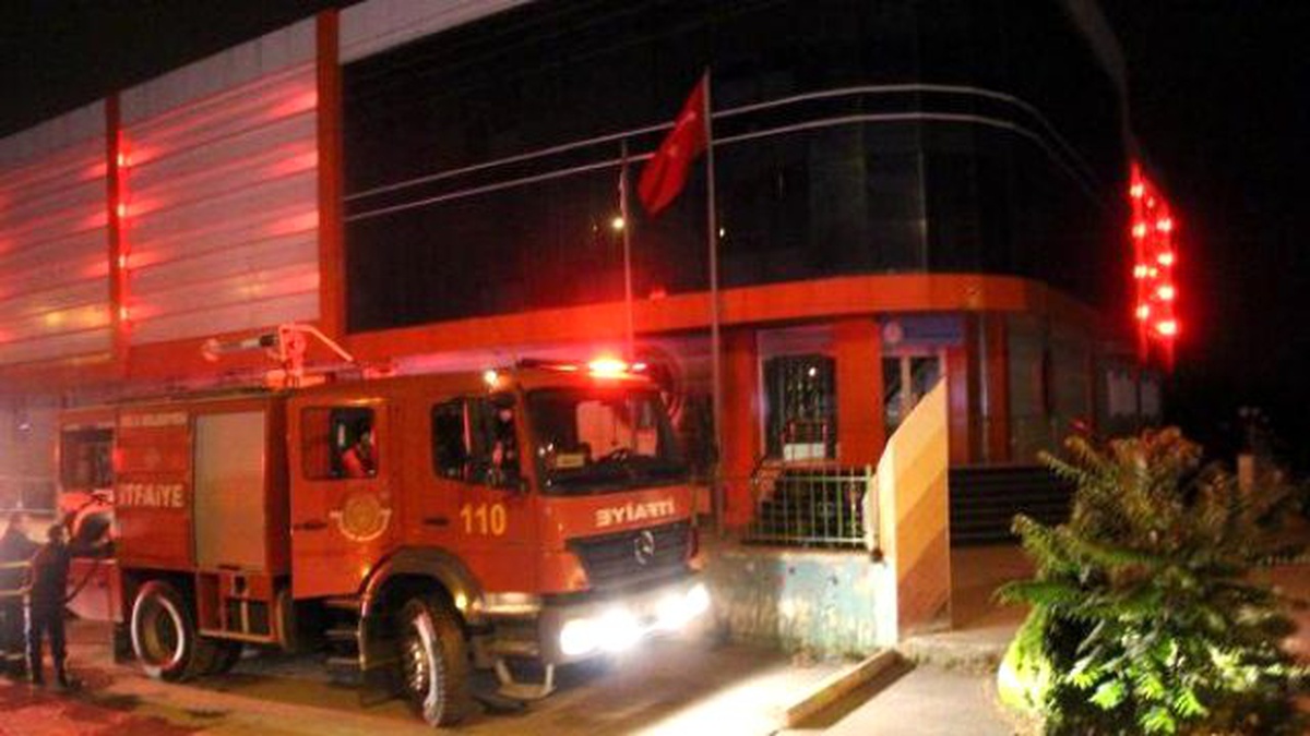 FETÖ\'ye Yakınlığıyla Bilinen Okulu Yakmaya Çalıştı