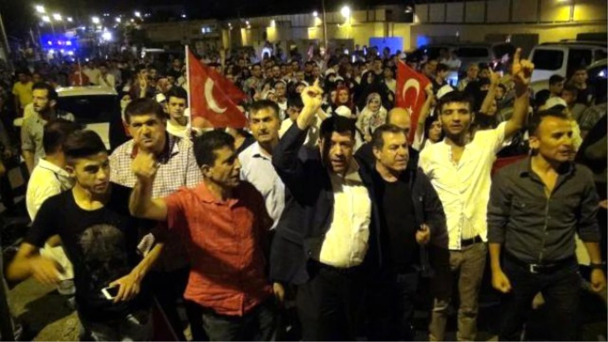 Cizre\'de Darbe Girişimi Protesto Edildi