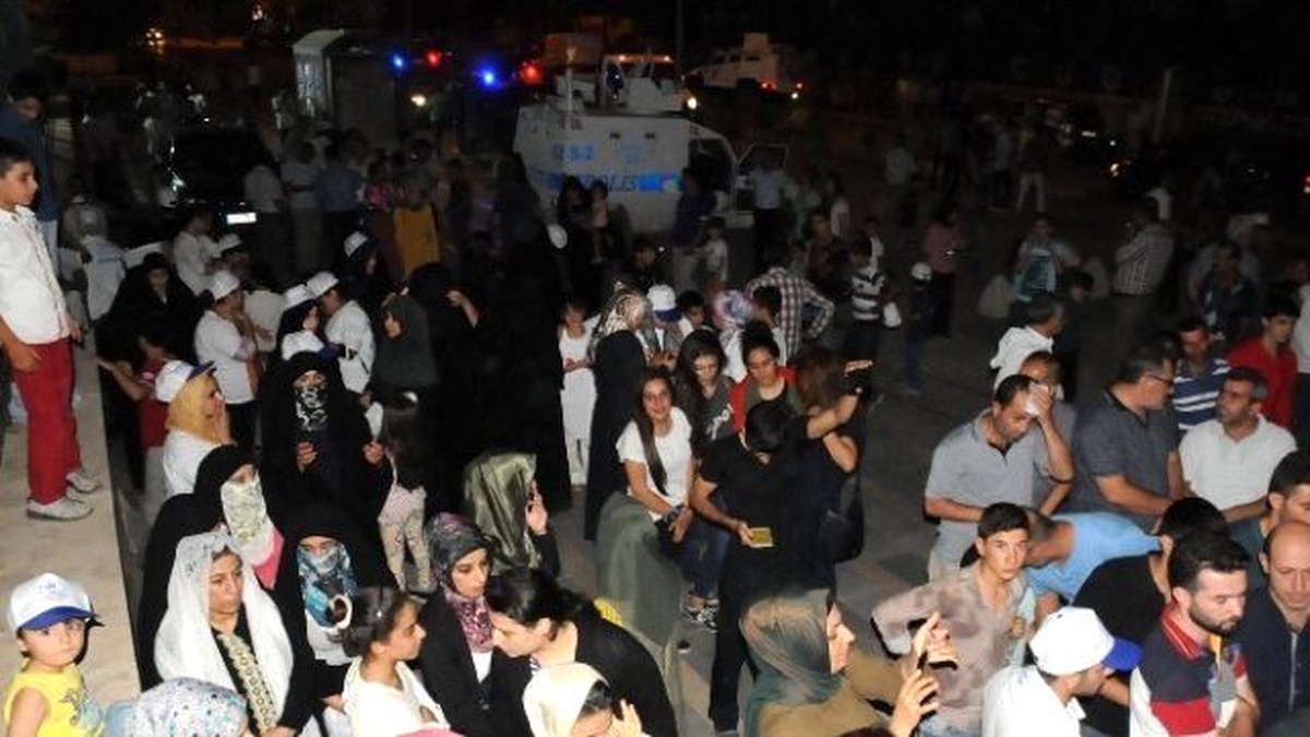 Cizre\'de Darbeye Karşı Dayanışma Yürüyüşü