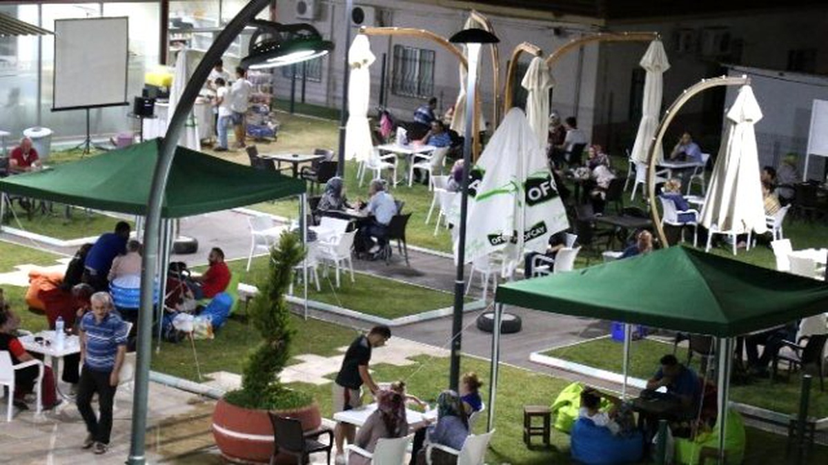Cumartesi Meydanı Çay Bahçesi Hizmete Girdi