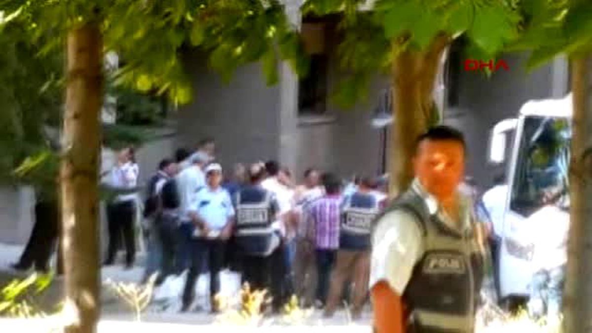 Darbe Girişiminde Bulunan Aralarından Generallerinden Bulunduğu Darbeci Askerler Adliyeye Sevk...