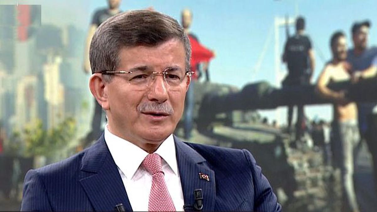 Davutoğlu, Darbe Girişiminden Sonra Yapılması Gereken İlk Şeyi Söyledi