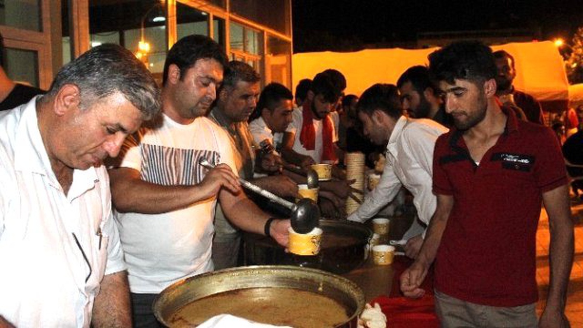 Demokrasi Nöbeti Tutanlara Çorba Dağıtıldı