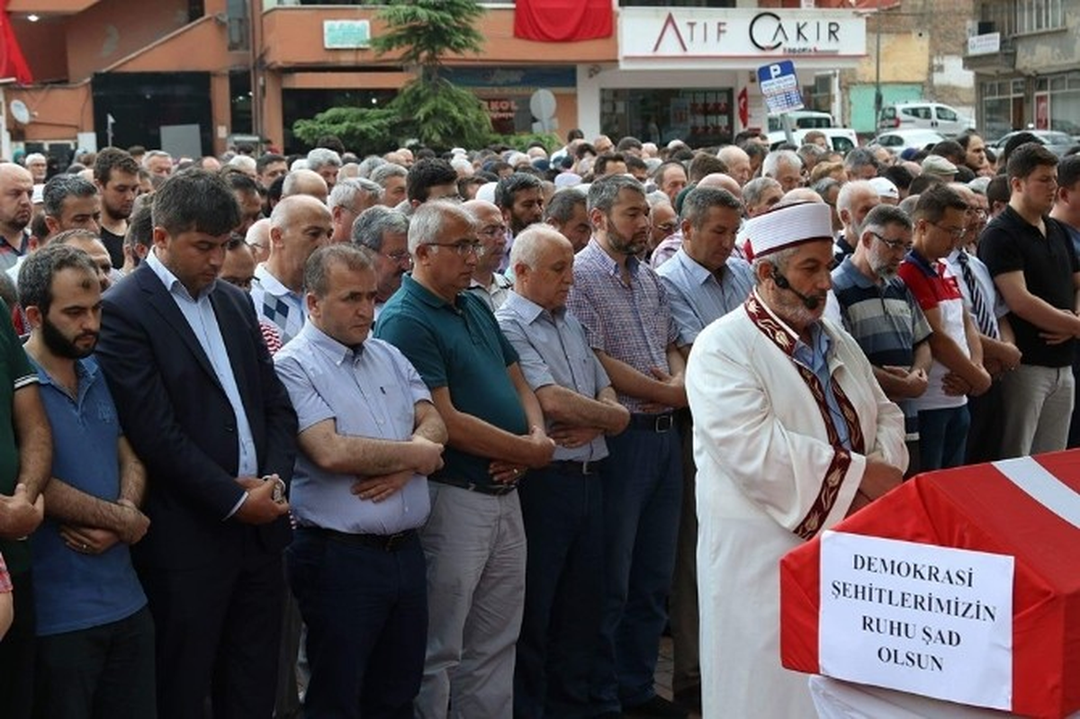 Demokrasi Şehitleri İçin Gıyabi Cenaze Namazı