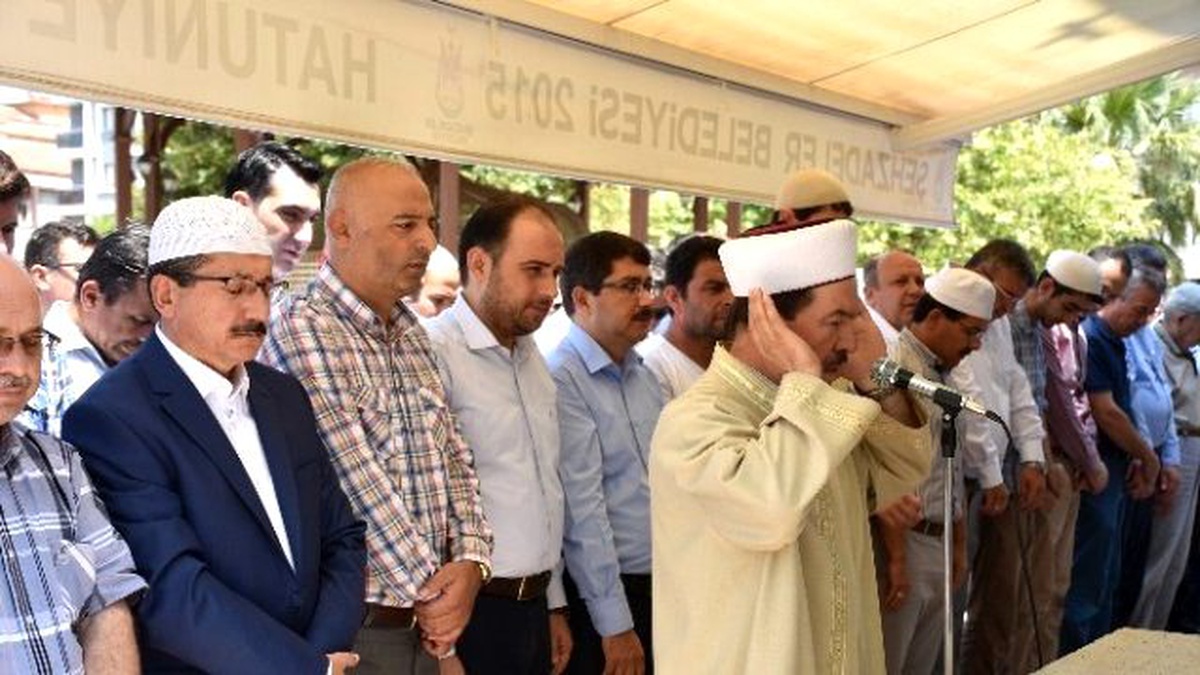 Demokrasi Şehitleri İçin Gıyabi Cenaze Namazı Kılındı
