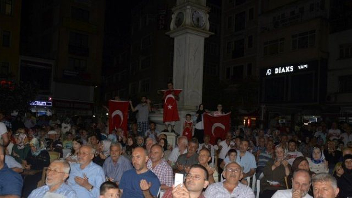Demokrasi Şehitleri İçin Kur\'an-ı Kerim Okundu