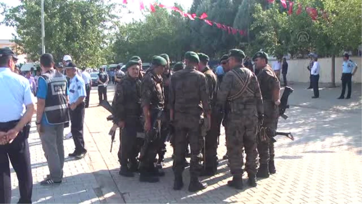 Demokrasi Şehitleri Son Yolculuğuna Uğurlanıyor - Şehit Polis Ergüven\'in Cenazesi