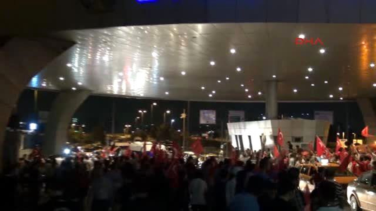 Dha İstanbul - Atatürk Havalimanı\'nda Gülen Maketi ile Protesto