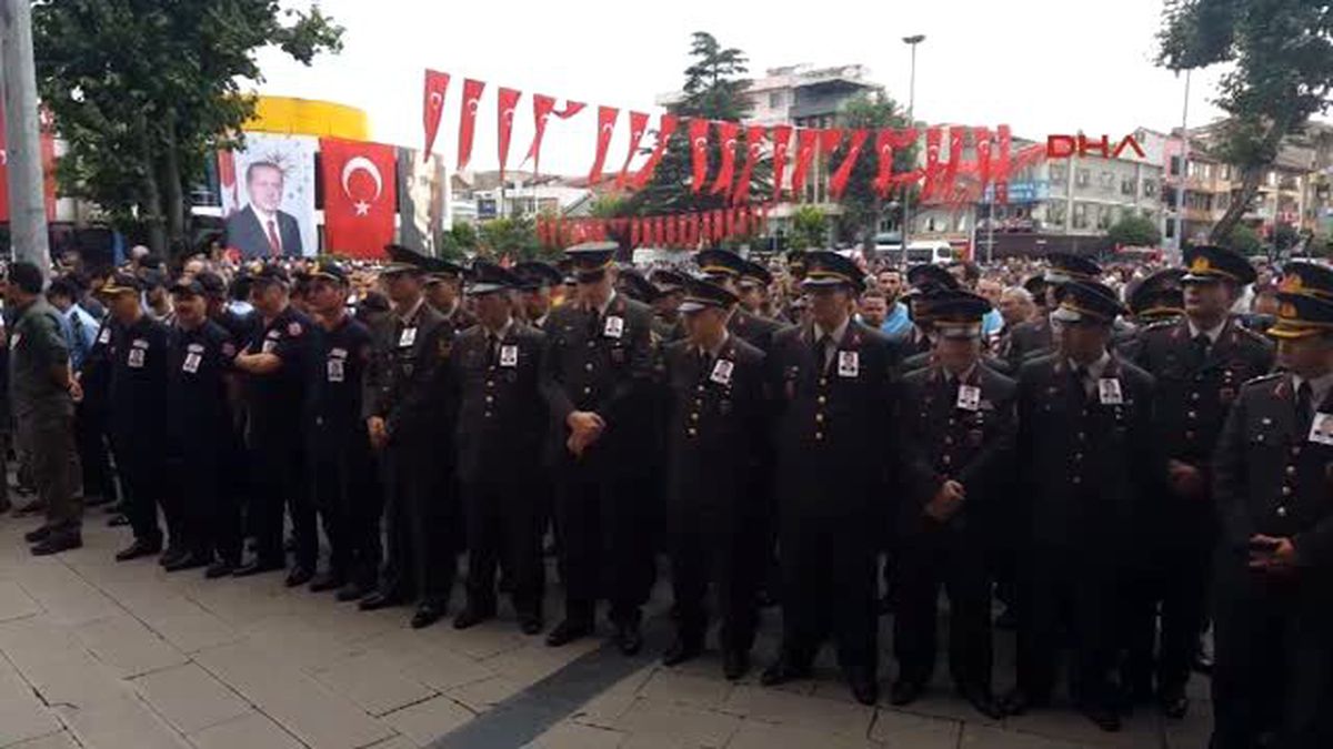 Düzce Şehit Emniyet Müdürü Düzce\'de Toprağa Verildi