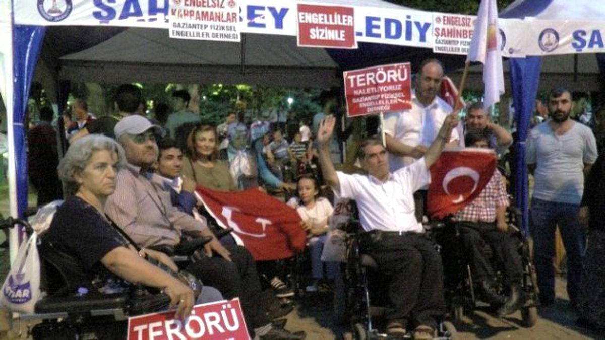 Engelliler Ama Demokrasinin Önünde Engel Bırakmıyorlar
