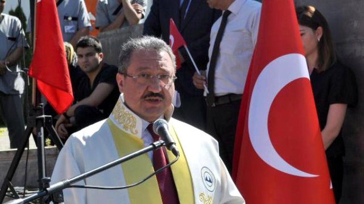 Erciyes Üniversitesi\'nde Darbe Girişimine Tepki