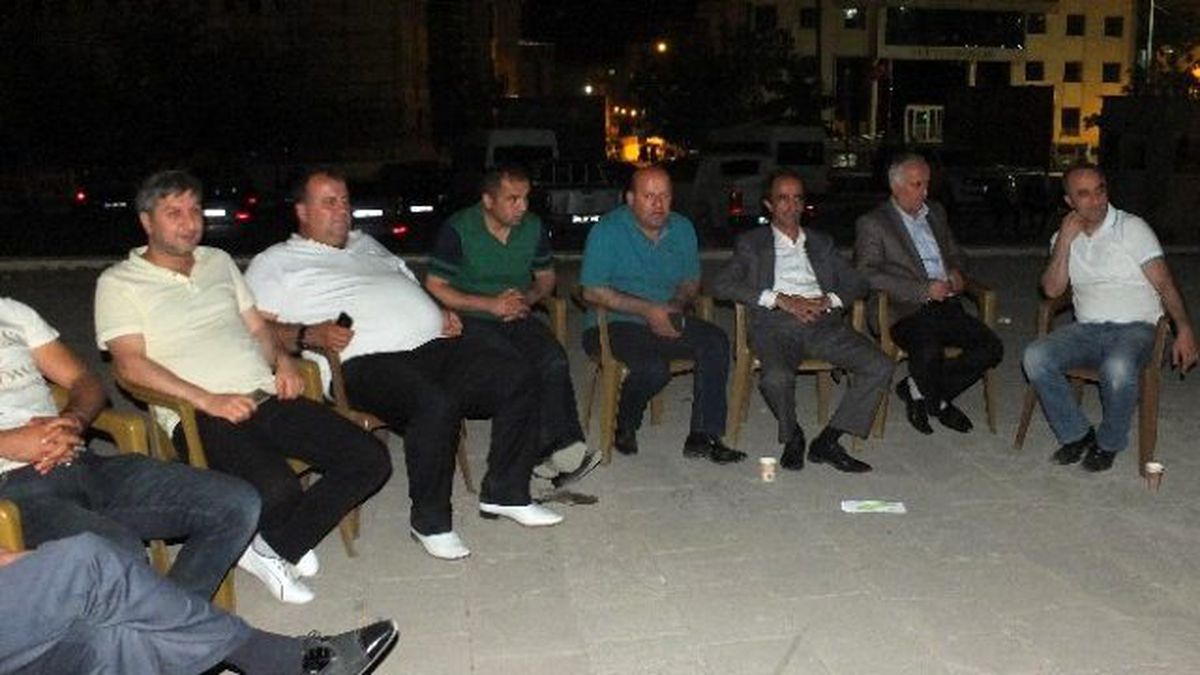 Hakkari\'de Demokrasi Nöbeti Devam Ediyor