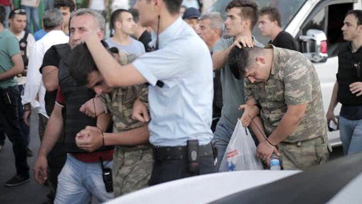 Hava Harp Okulu Öğrencilerini "Halk Ayaklandı" Diye Kandırmışlar