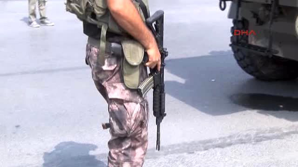 Hava Harp Okulu Önünde Hareketlilik