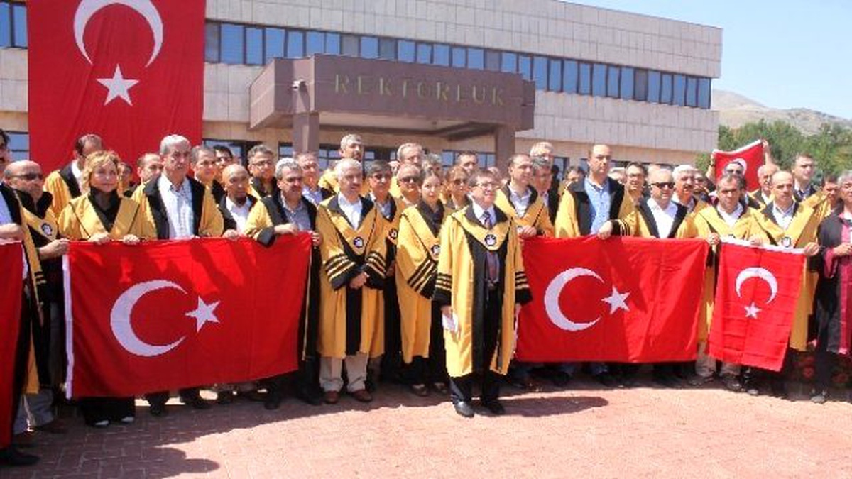 İnönü Üniversitesi Akademisyenleri Darbe Girişimini Kınadı