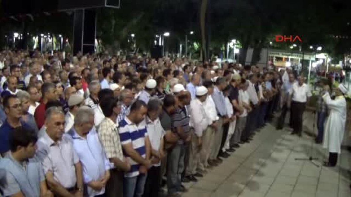 İslahiye\'de Darbe Şehitlerinin Gıyabi Cenaze Namazı Kılındı