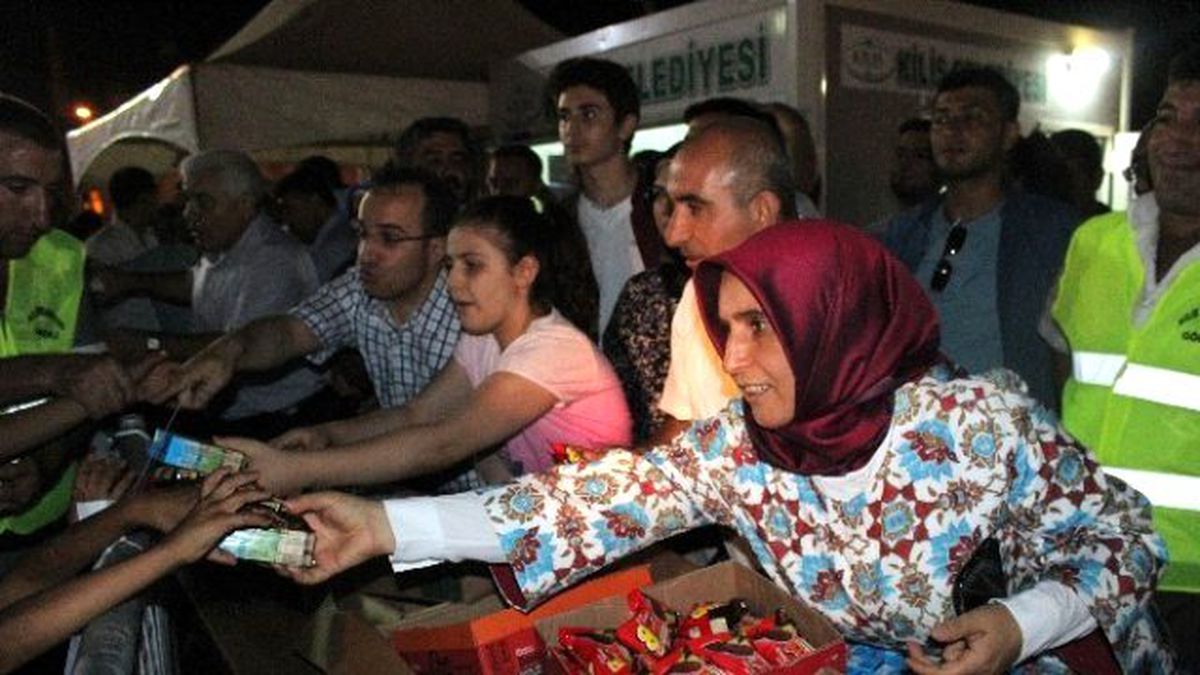 Kilis\'te Darbe Girişimine Tepkiler Çığ Gibi Büyüyor