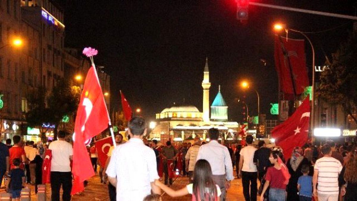Konya\'da Darbe Girişimine Tepki Devam Ediyor
