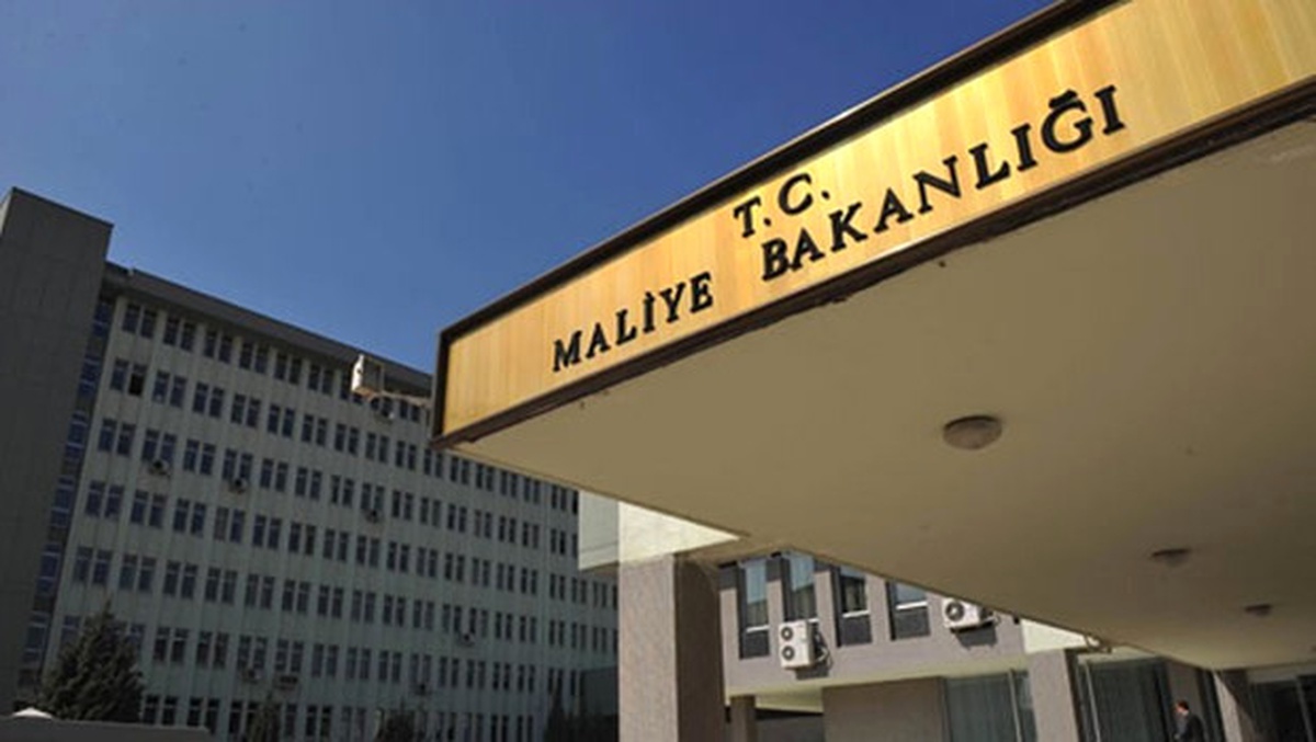 Maliye Bakanlığı\'nda 1500 Kişi Görevden Alındı