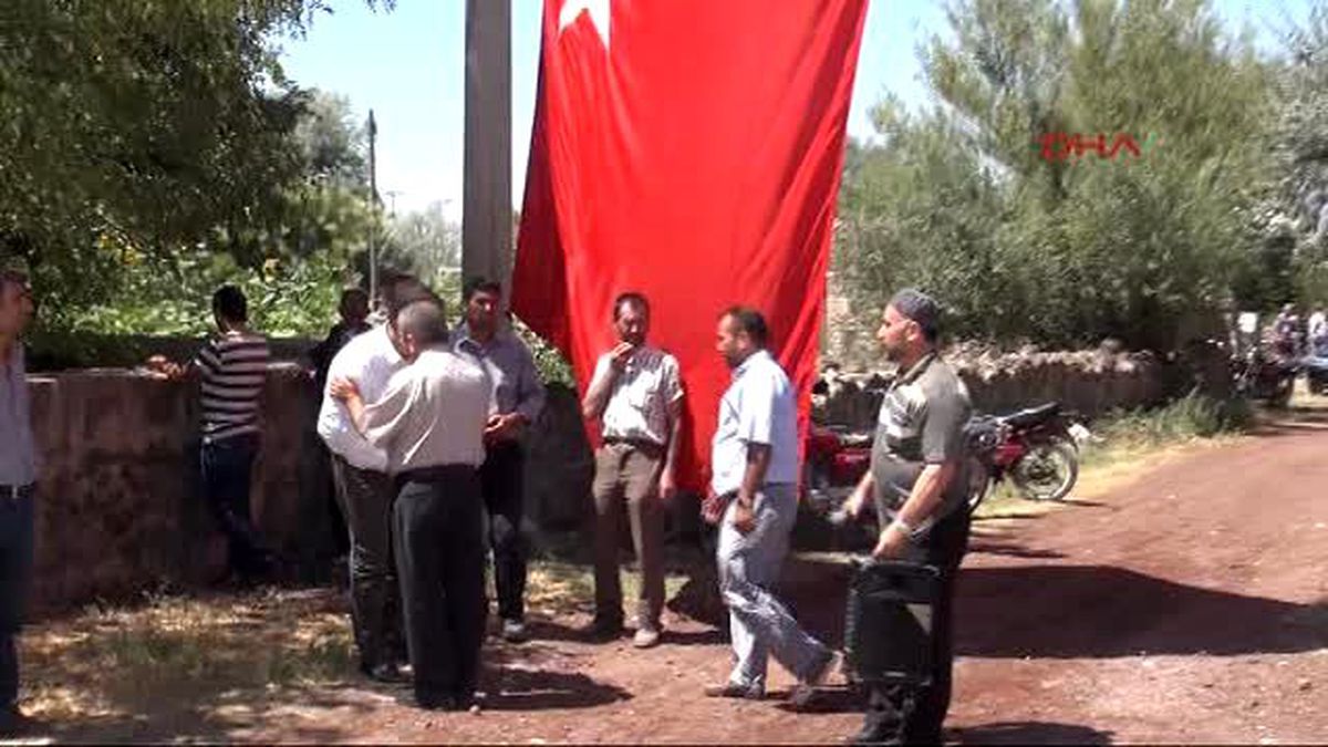 Niğde Darbeci Generali Öldüren Şehit Astsubay Halisdemir\'in Baba Evinde Yas ve Gurur Bir Arada