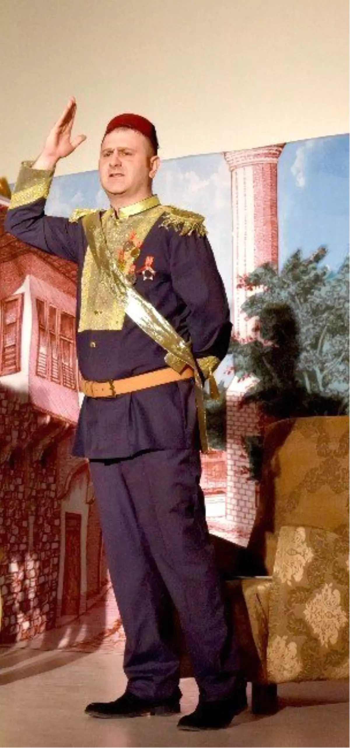 Nüzhet Okay, Sahnede Kalp Krizi Geçirerek Hayatını Kaybetti