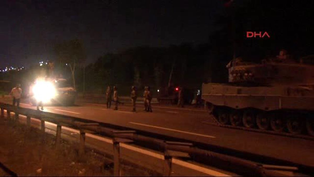 Önce Tankları, Sonra İçindeki Askerleri Teslim Aldılar -1