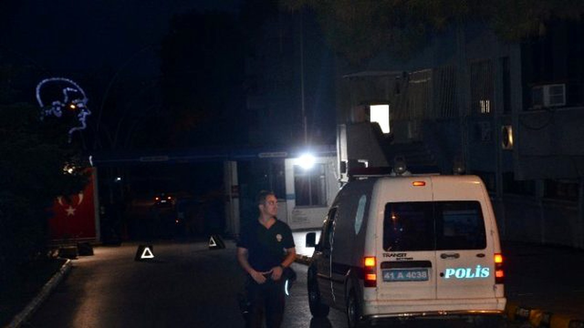 Polis Ekiplerinin Donanma Komutanlığı\'ndaki Araması Sürüyor