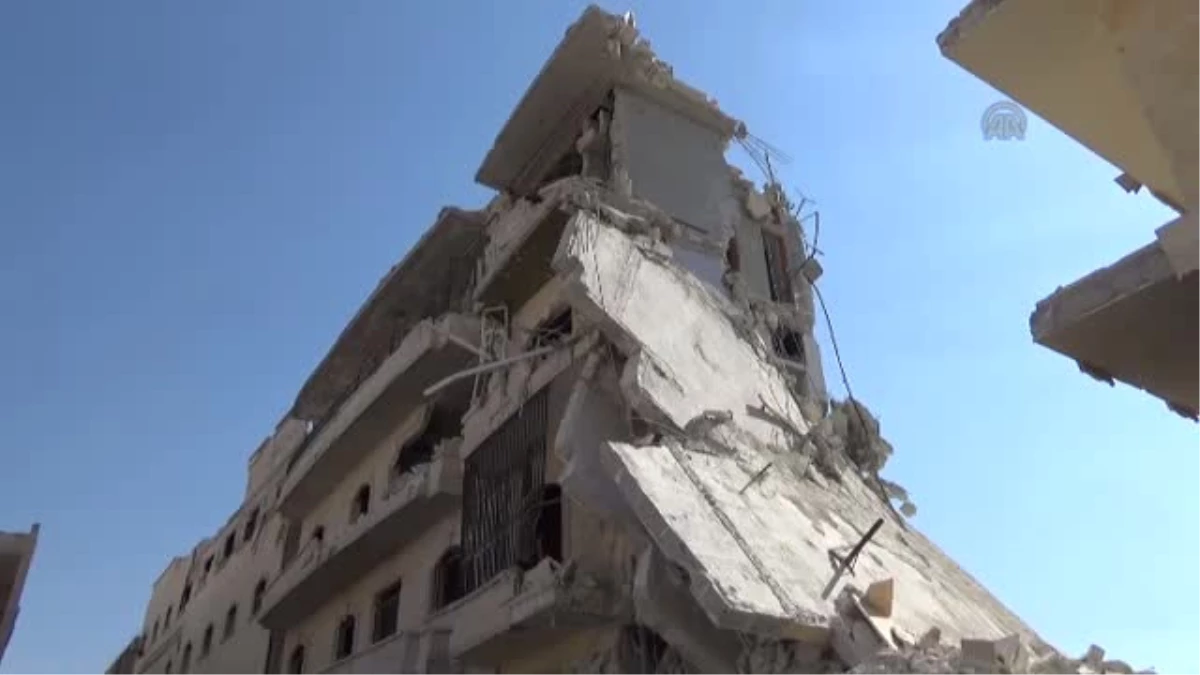 Rus Savaş Uçaklarının Kafr Hamra Beldesine Hava Saldırısı Düzenledi