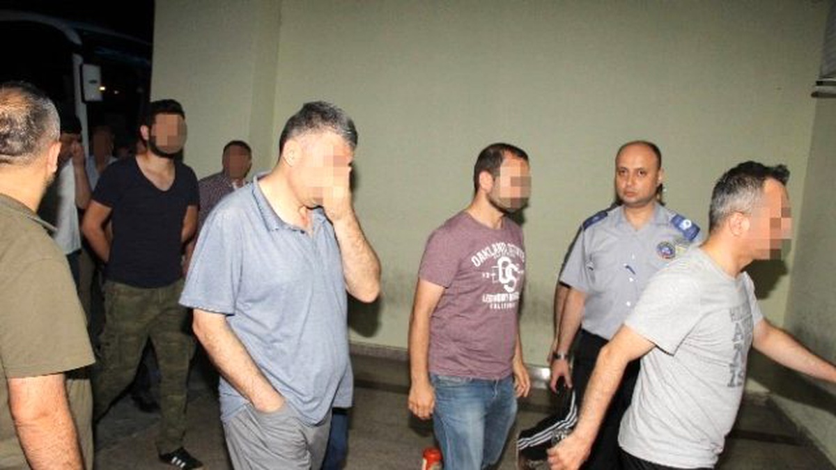Samsun\'da Gözaltında Bulunan 23 Hakim ve Savcı Sağlık Kontrolünden Geçirildi